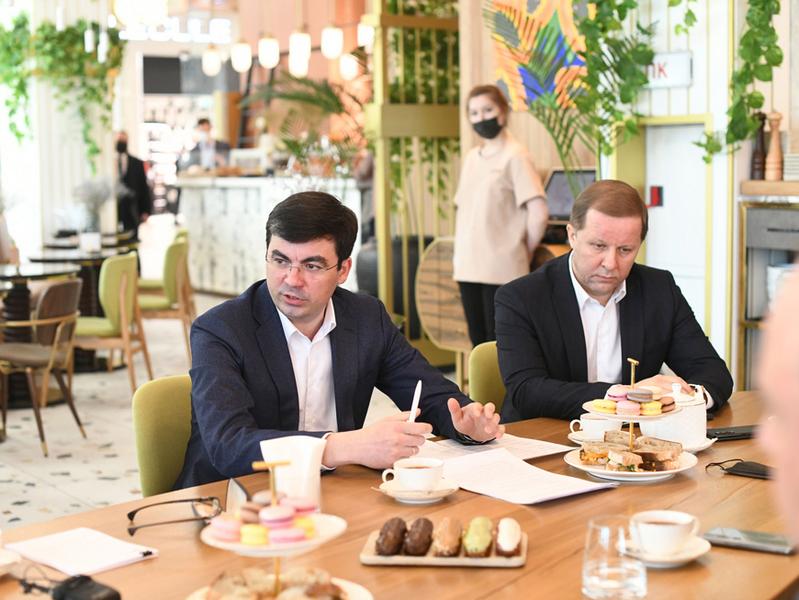 Метшин обсудил с руководителями казанских ТЦ меры поддержки в рамках санкций