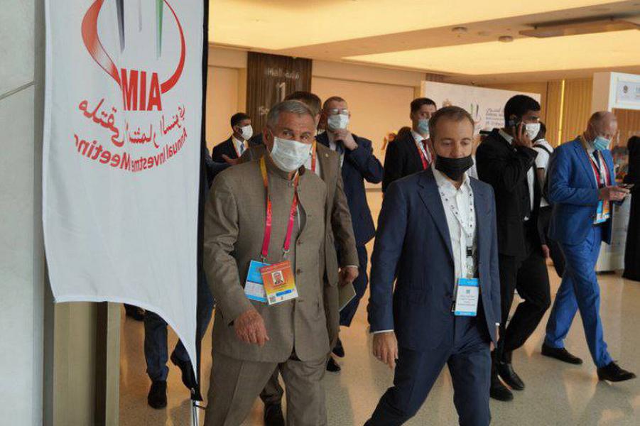 Минниханов посетил стенд Татарстана на инвестиционном форуме в ОАЭ