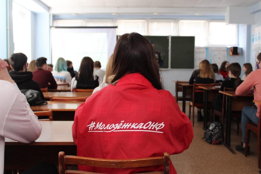 Продукты, деньги и теплые вещи: Как и чем помочь эвакуированным из ЛНР и ДНР