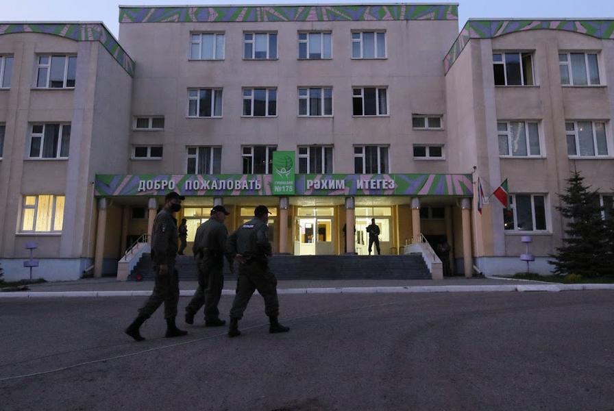 «Нельзя забывать, что мы потеряли столько людей»: Кто расхолаживает вопрос безопасности детей и педагогов в казанских школах?