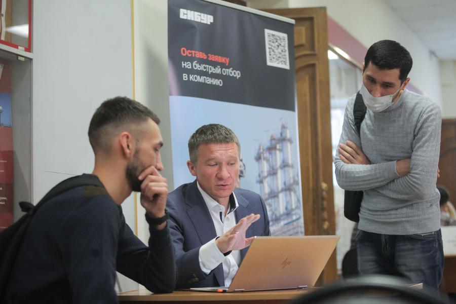 Экскурсия по стране: в КНИТУ-КХТИ начались дни СИБУРа