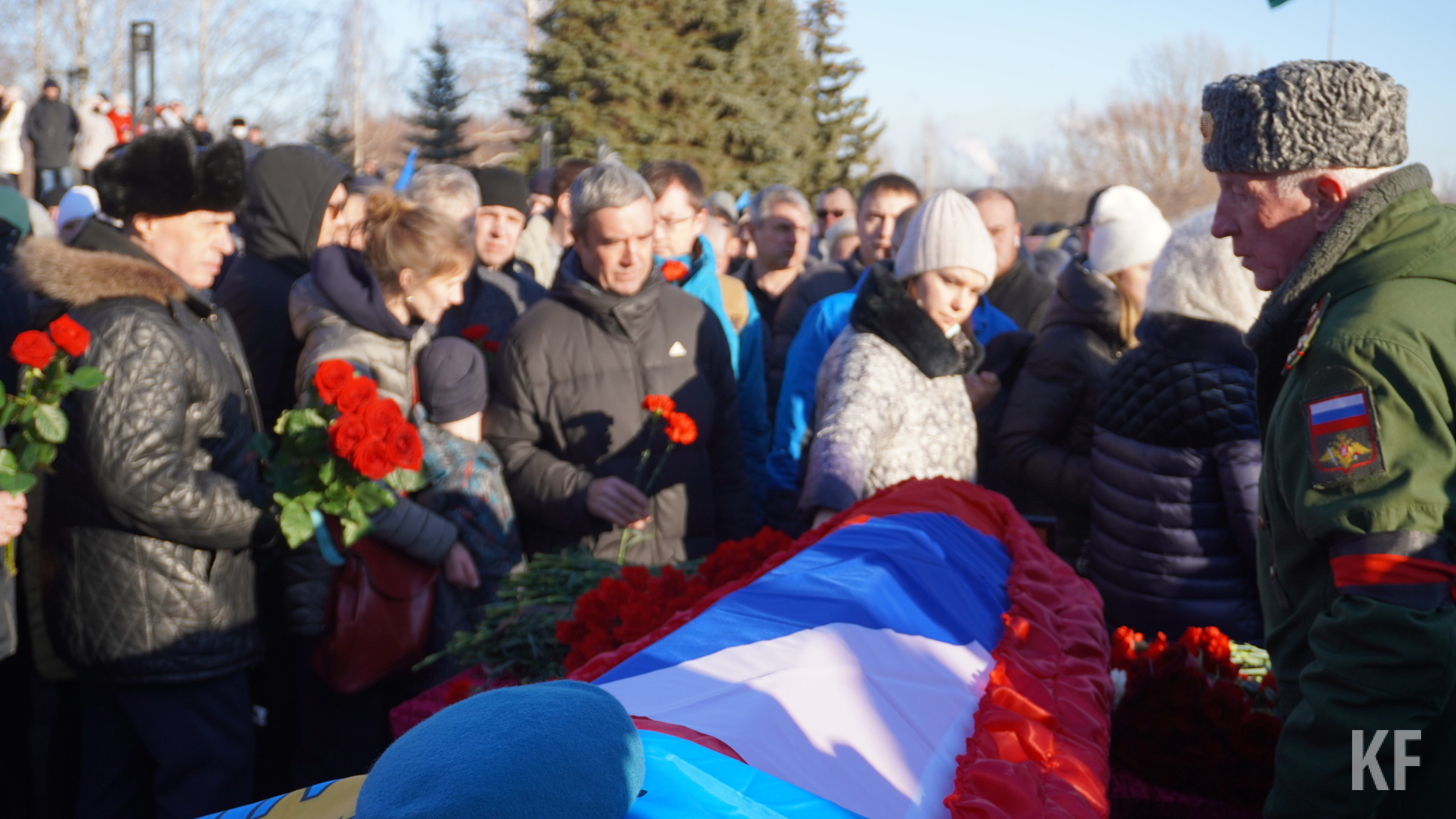 «Почему вот так наши внуки и дети погибают там?»: В Нижнекамске простились с первым погибшим татарстанцем на войне в Украине