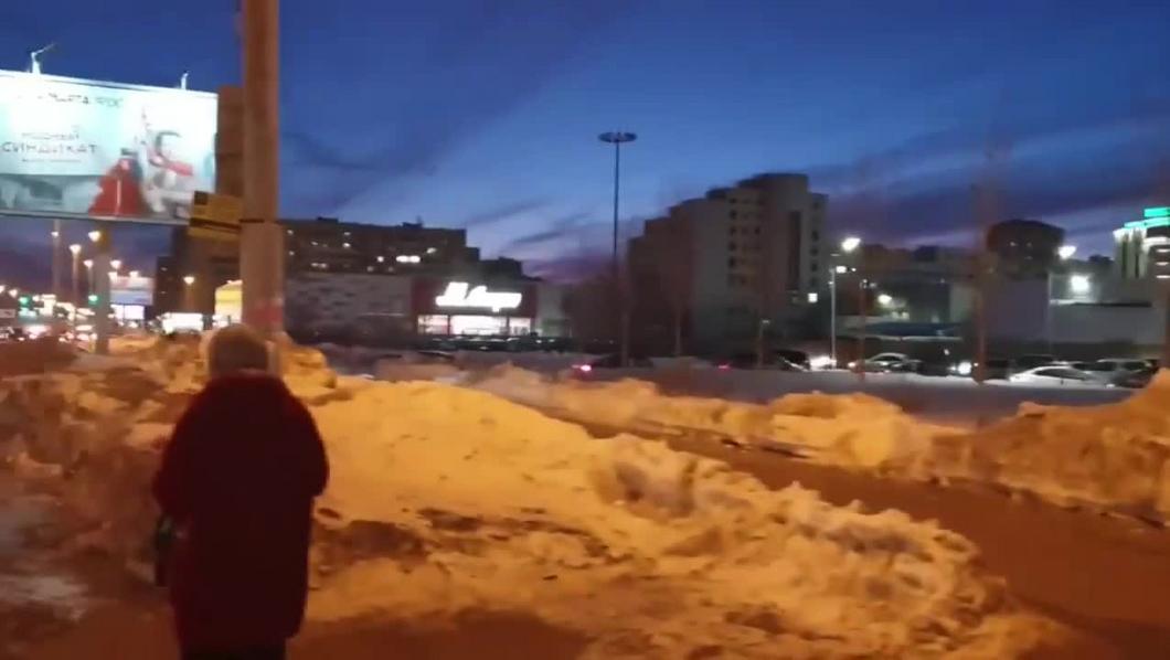 Закрывающийся «МакАвто» собрал очереди из десятков машин в Казани