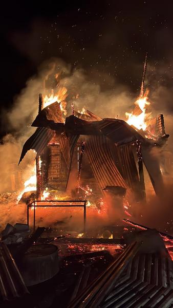 Под Нижнекамском в дачном массиве полыхал дом