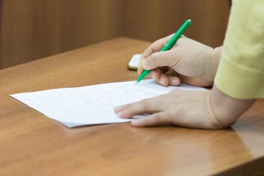 «Он как людей обманывал, так и обманывает до сих пор»: альметьевцы страдают от рук «обшивальщика» мебели