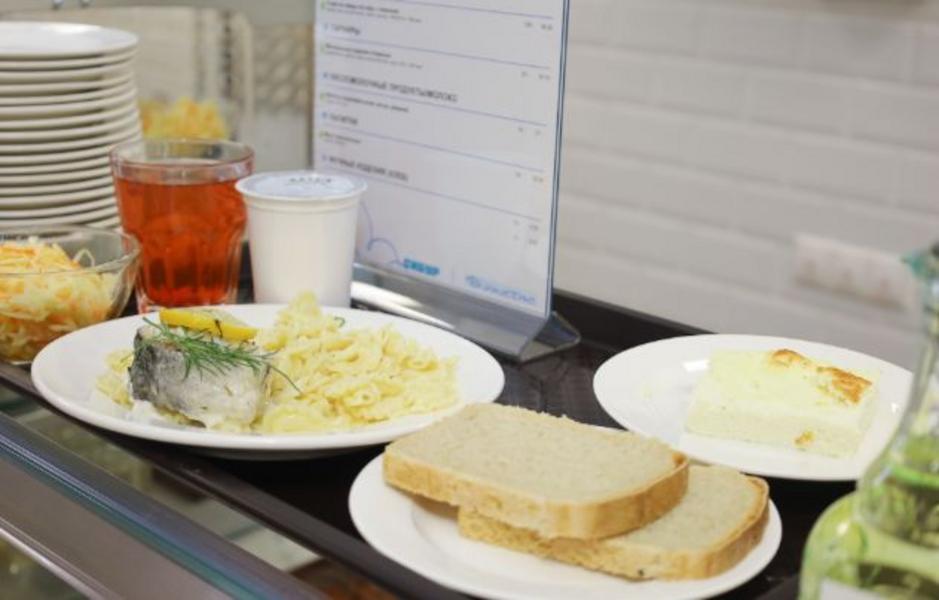 «Казаньоргсинтез» открыл на одном из заводов отремонтированную столовую