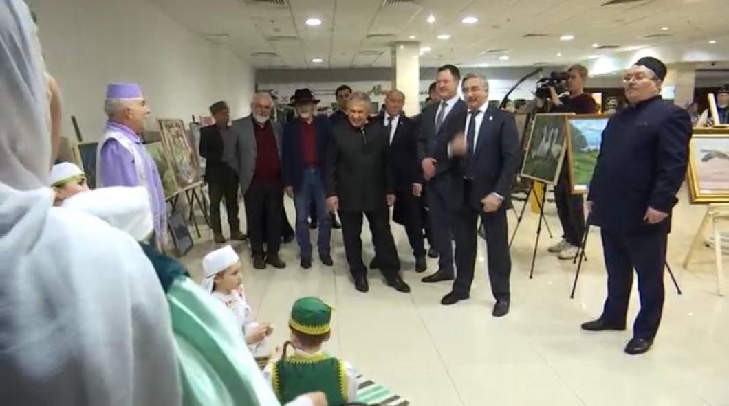 Минниханов поучаствовал в пленарном заседании Всероссийского схода предпринимателей татарских сел