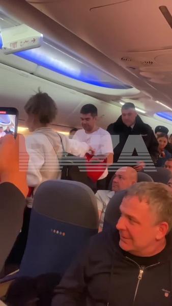 Летевший из Казани самолёт посадили из-за спорившего о политике пассажира