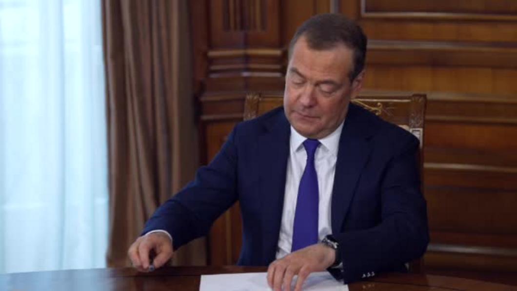 Медведев предупредил о последствиях поставок иностранного оружия на Украину