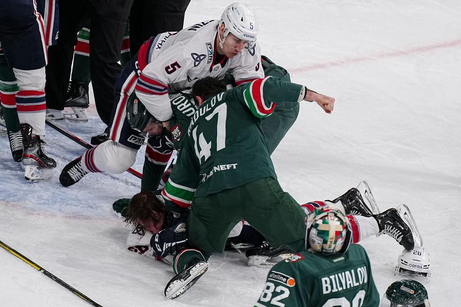 «Еще 15!».  Рудулов дрался, а Билялетдинов Злился. Как «Ак Барс» выиграл первый матч в плей-офф