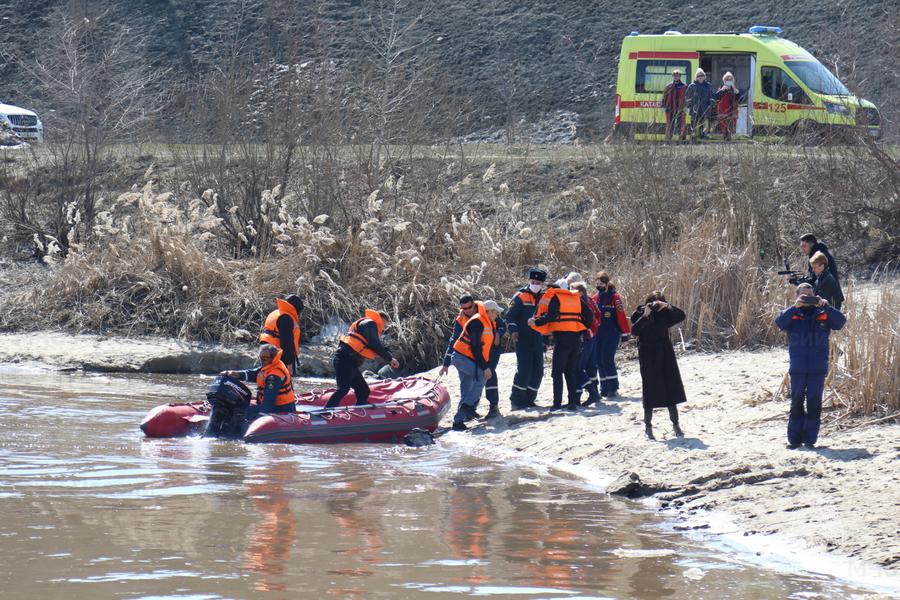 «Не рискуйте жизнью ради улова»: МЧС Татарстана призвало завершить рыбалку со льда