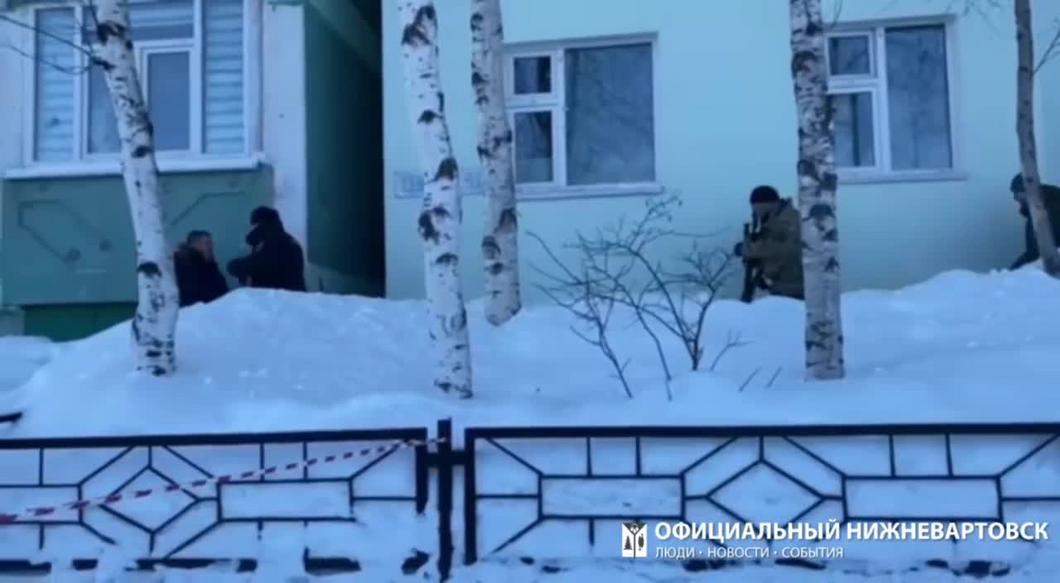 Силовики освободили взятого в заложники в Нижневартовске 3-летнего мальчика
