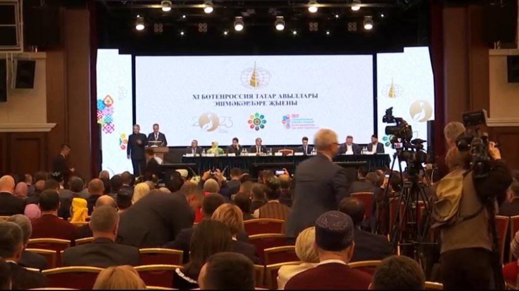 Минниханов поучаствовал в пленарном заседании Всероссийского схода предпринимателей татарских сел