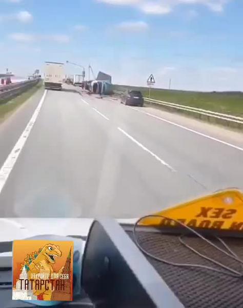 Видео: в Елабужском районе произошло жесткое ДТП с фургоном и «Газелью»