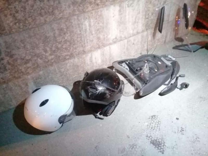 Проскочив на «красный» в Казани мотоциклист с пассажиркой влетел в машину