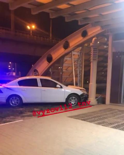 Пьяный казанец уезжал от полицейской погони и врезался в метро Проспект Победы