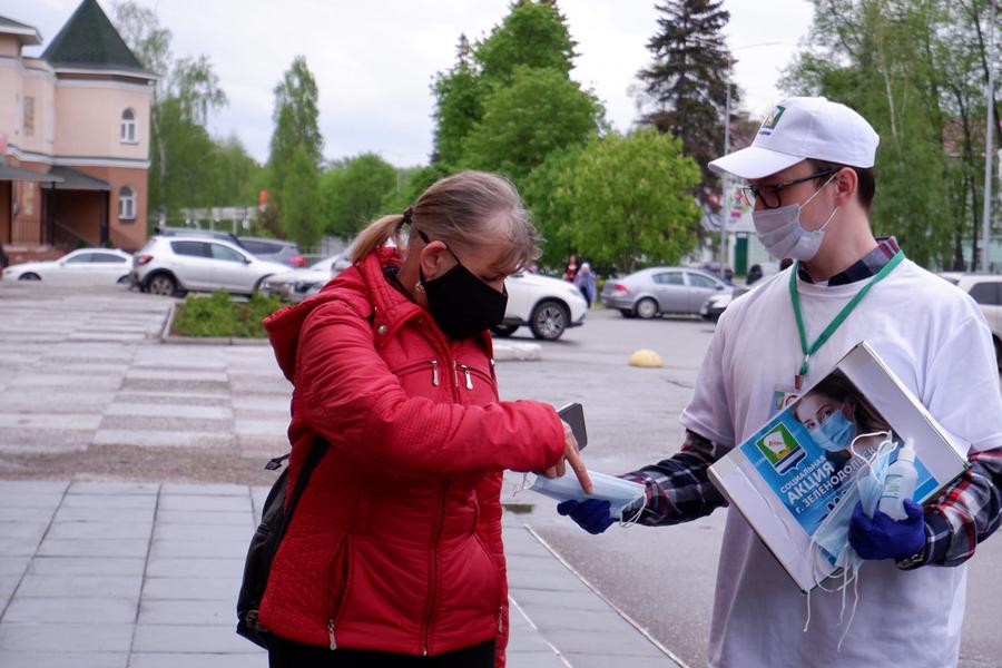 Жителям Зеленодольска бесплатно раздали медицинские маски