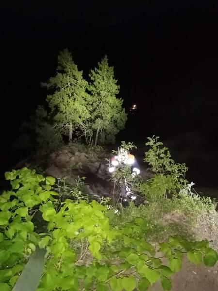 В Татарстане спасатели ищут упавшего с 200-метрового обрыва мужчину В Татарстане спасатели ищут упавшего с 200-метрового обрыва мужчину