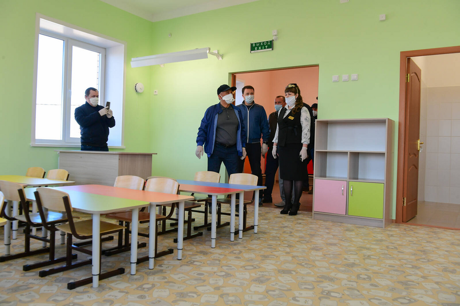 Минниханов оценил посевную на полях Арского района и посетил строящийся детсад
