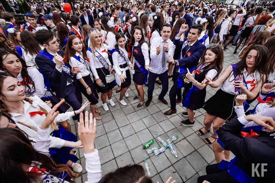 «Последний звонок» для казанских выпускников пройдет в стиле дискотеки 90-х «Последний звонок» для казанских выпускников пройдет в стиле дискотеки 90-х