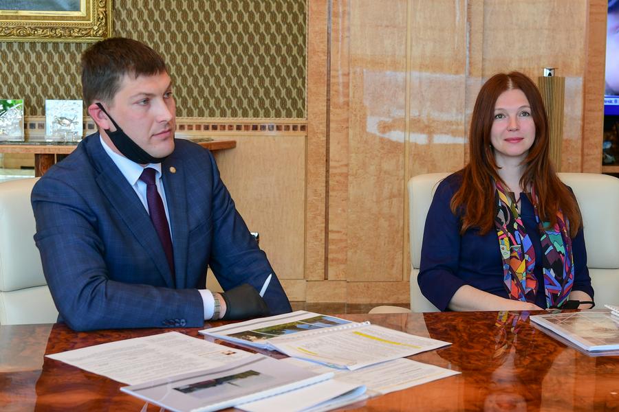 Рустам Минниханов обсудил с реставратором восстановление деревянной мечети