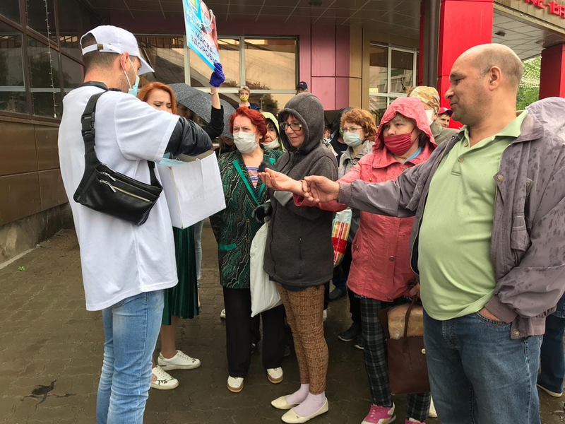 Жителям Зеленодольска бесплатно раздали медицинские маски