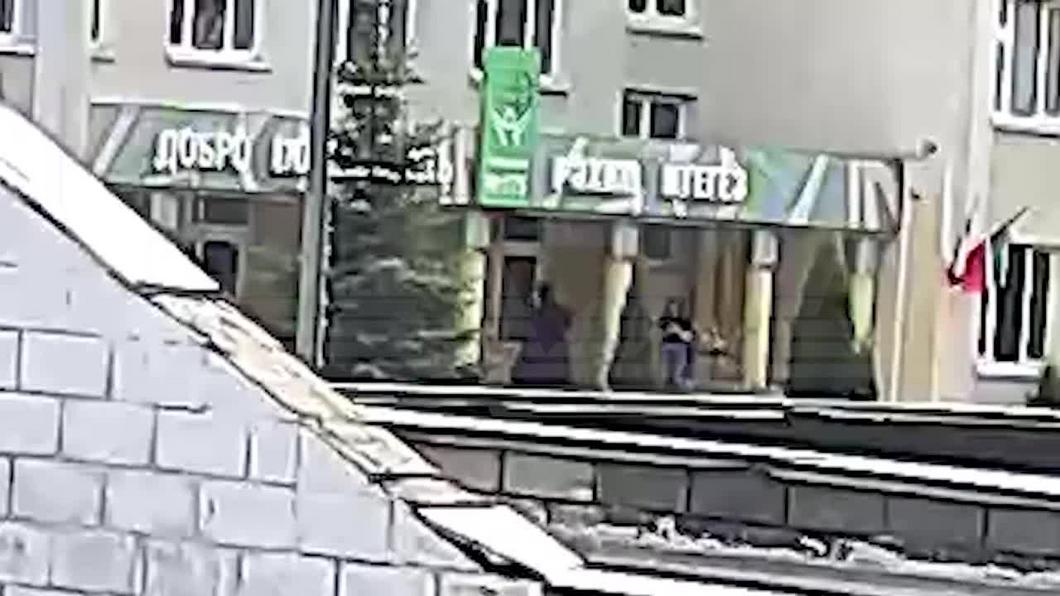 Опубликовано видео первых выстрелов казанского стрелка