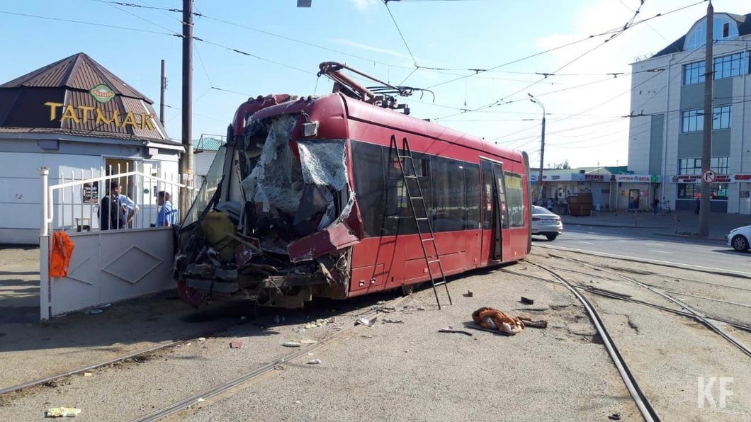 При столкновении двух трамваев в Казани пострадали четыре человека