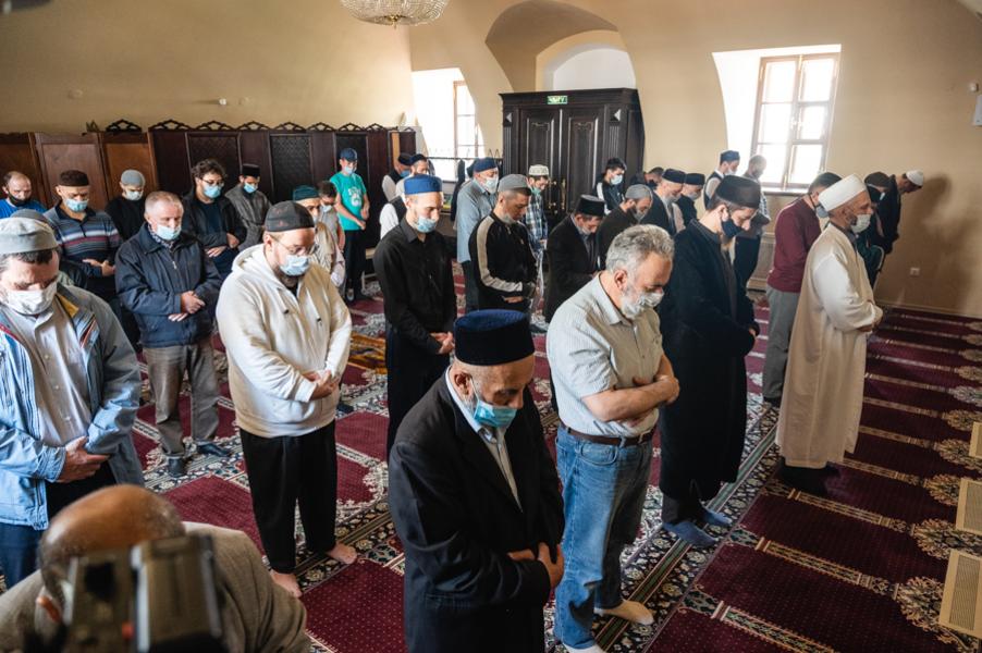 В мечетях Татарстана совершили ду’а по погибшим в трагедии в казанской гимназии