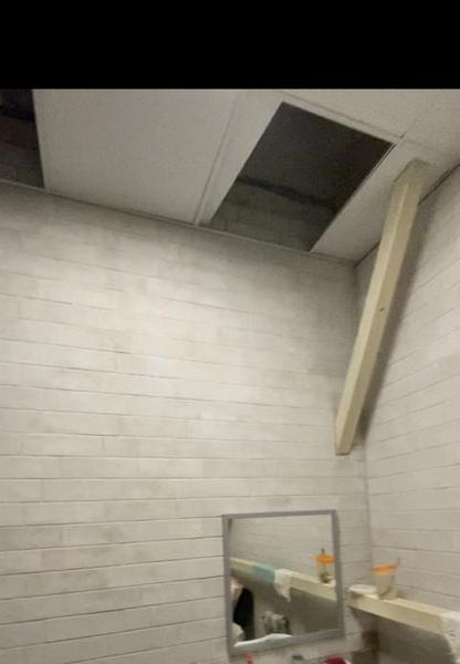 Гуляющим с маленькими детьми в парке «Велики» нижнекамкам негде покормить и переодеть ребенка Гуляющим с маленькими детьми в парке «Велики» нижнекамкам негде покормить и переодеть ребенка