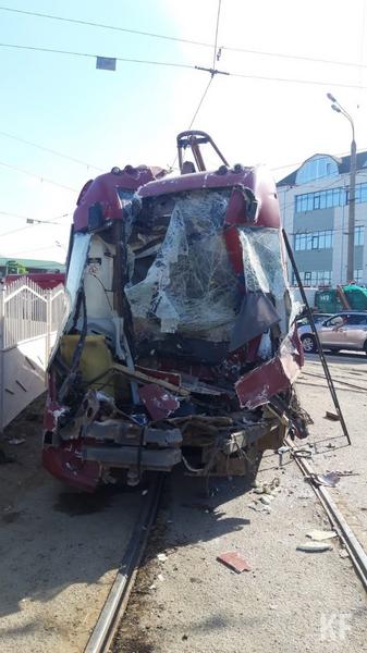 При столкновении двух трамваев в Казани пострадали четыре человека
