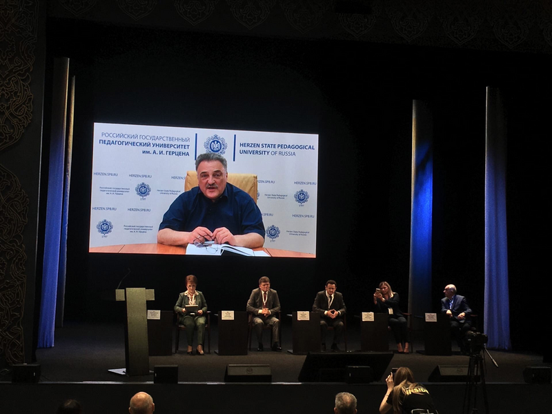 Педагогам указали на проблему самопознания