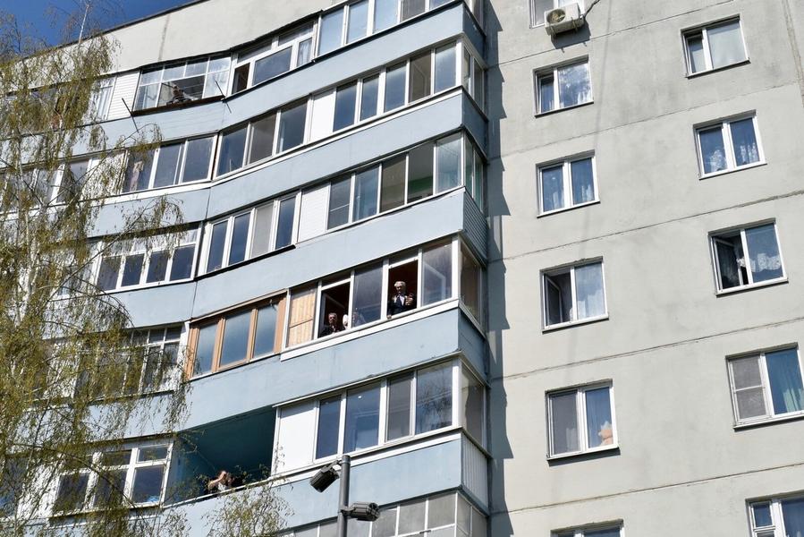 Росгвардейцы провели парад у домов казанских ветеранов войны