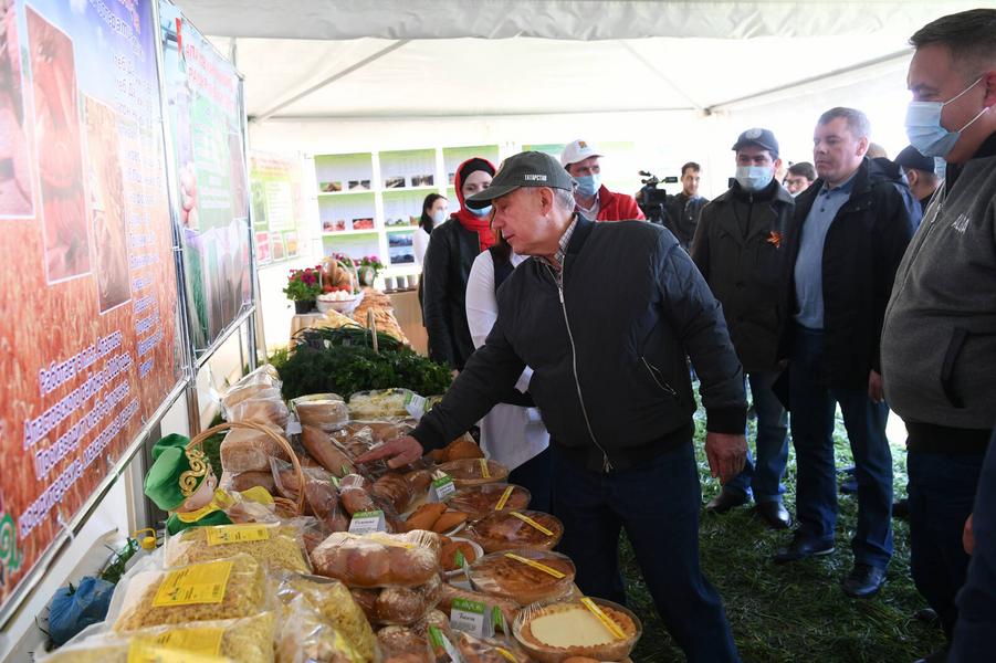 Рустам Минниханов ознакомился с реконструкцией Апастовского молкомбината