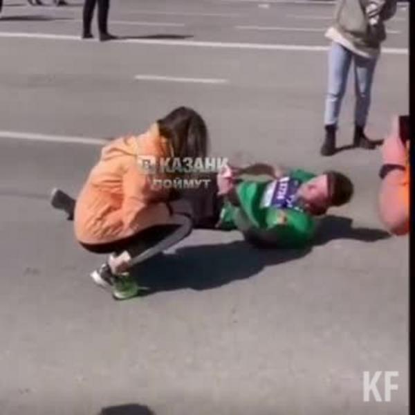 Предложение руки и сердца сделал участник Казанского марафона своей девушке