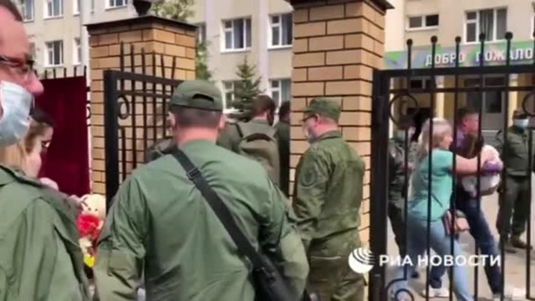 Пятиклассница упала в обморок возле гимназии №175 Казани