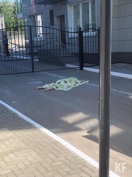 Под окнами общежития казанского энергоуниверситета нашли труп студента