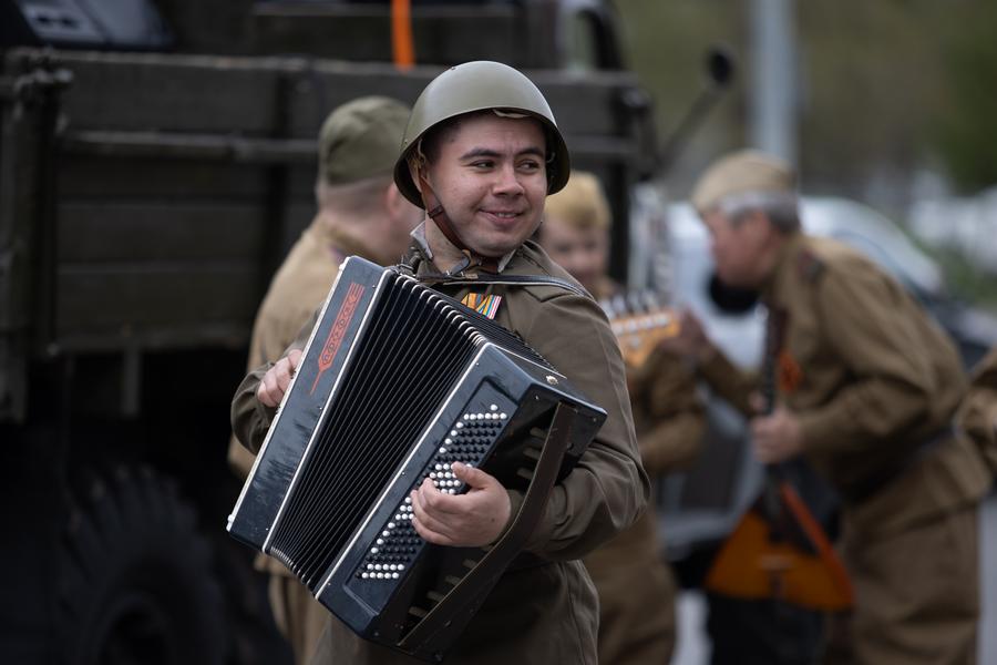 Под окнами казанских ветеранов проехалась военная техника Под окнами казанских ветеранов проехалась военная техника