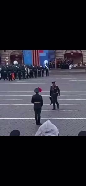 Военный потерял сапог во время главного Парада Победы в Москве