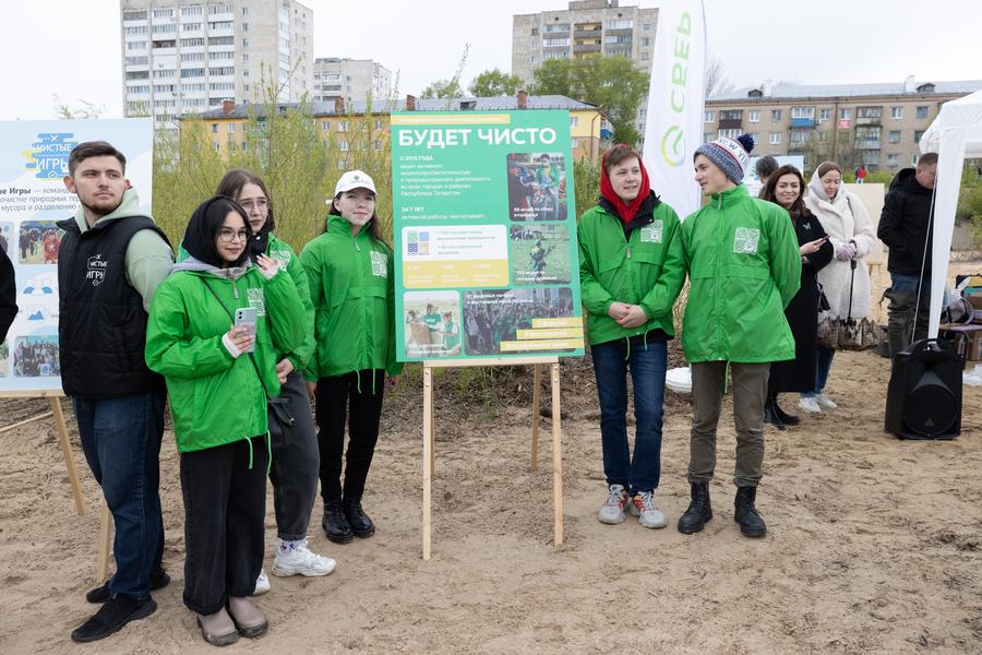 В Волгу в Казани выпустили 3 тысячи мальков стерляди и взяли пробы воды