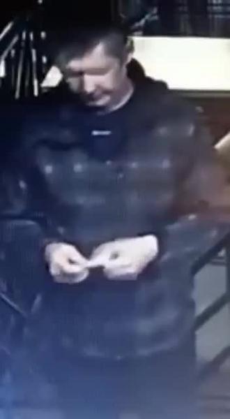 В Нижнекамске разыскивают мужчину, подозреваемого в краже телефона из пиццерии