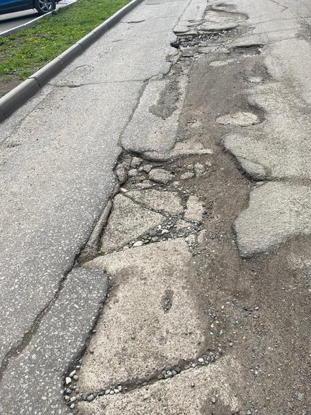 Нижнекамцы недовольны «дырявыми» придомовыми дорогами