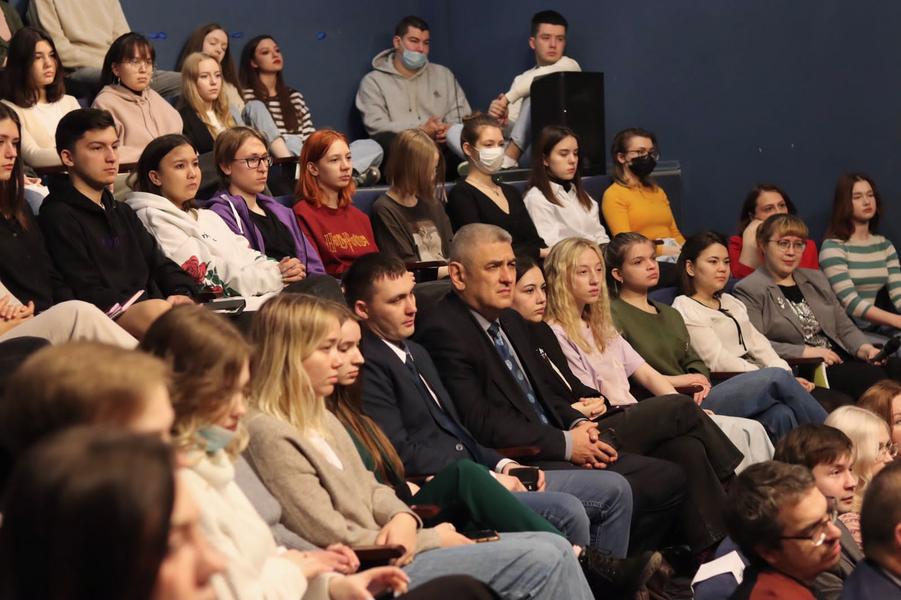 «Вы - люди ТикТока, живёте клиповым мышлением и не различаете, где правда, а где ложь»