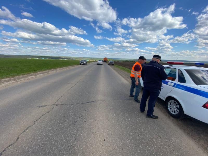В Нижнекамском районе легковушка вылетела в кювет и несколько раз перевернулась на глазах у полицейских В Нижнекамском районе легковушка вылетела в кювет и несколько раз перевернулась на глазах у полицейских