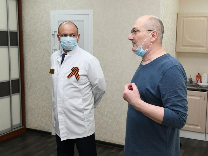 Метшин навестил в казанской больнице труженика тыла Василия Кондрикова Метшин навестил в казанской больнице труженика тыла Василия Кондрикова