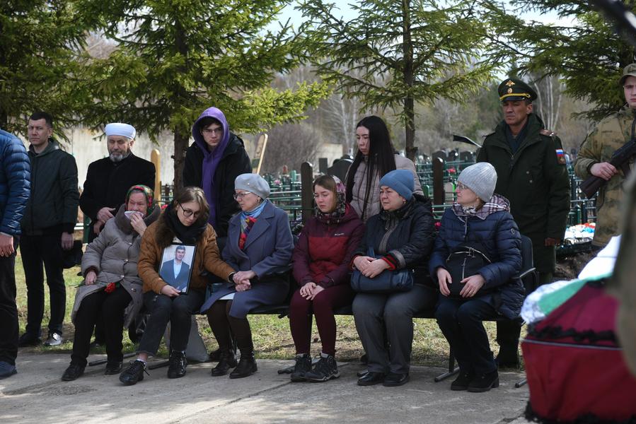«Он сказал — если не мы, то кто же будет тогда помогать» «Он сказал — если не мы, то кто же будет тогда помогать»