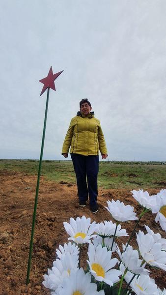 Внучка погибшего красноармейца приехала на раскопки, чтобы встретиться с нижнекамскими поисковиками отряда «Нефтехимик»
