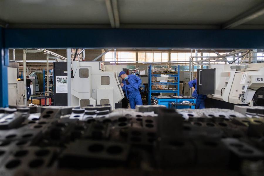 Экономика России: что делать, чтобы не превратиться в сырьевой придаток в системе мирохозяйственных связей?