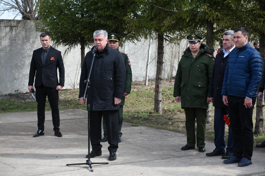 «Он сказал — если не мы, то кто же будет тогда помогать» «Он сказал — если не мы, то кто же будет тогда помогать»