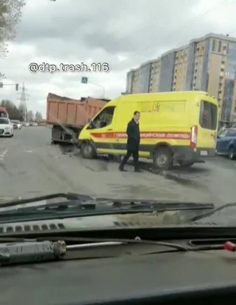 В Казани на пересечении улиц Тэцевская и Белинского произошло ДТП